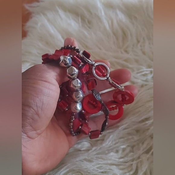Red and Silver Beaded Bracelets. 🌴 - Picture 5 of 6